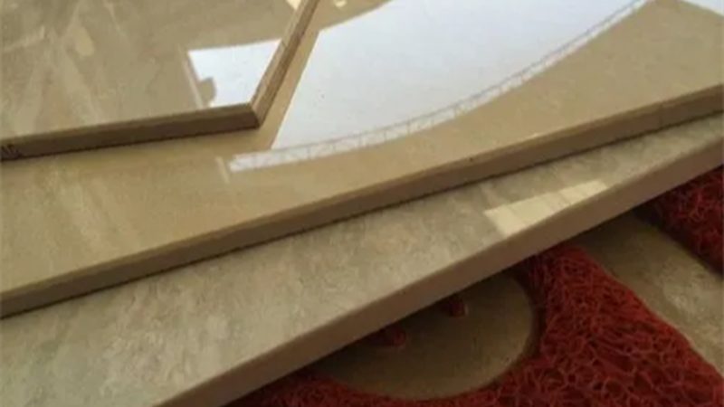 通体大理石瓷砖与岩板铺地：材质对比与选择要点